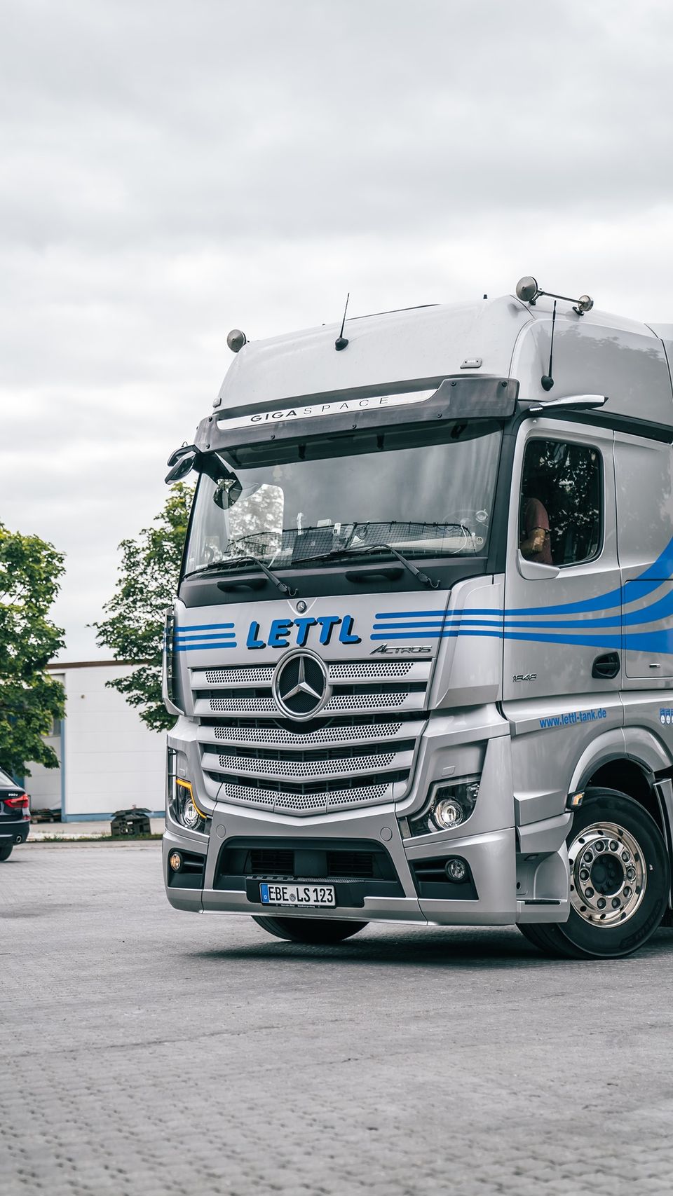 LETTL Tank - LKWs sind wichtig für die Versorgung