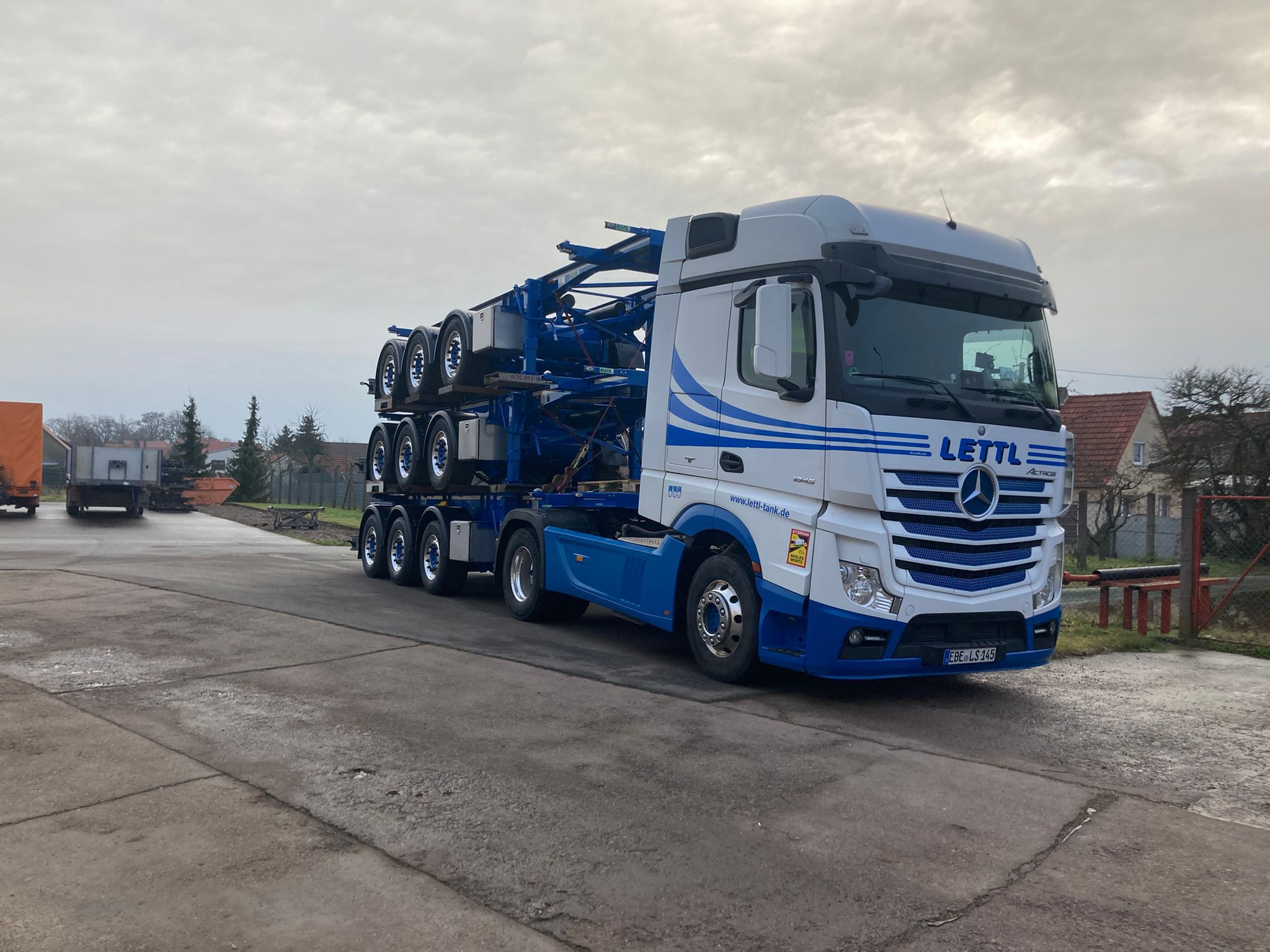 LETTL Tank - neue Chassis für Container Transporte